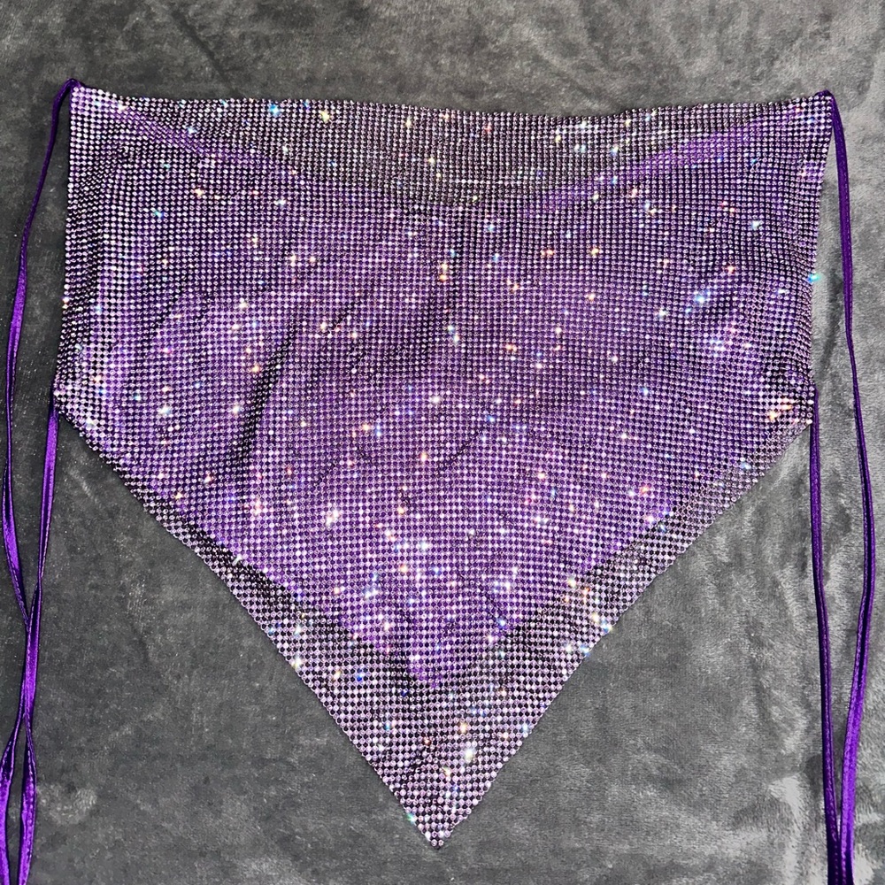 Cute sparkle top 
Ties in the back .